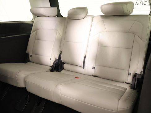 New 2026 Lincoln Navigator Premiere AWD/4WD image 14