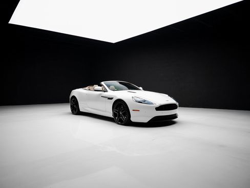 Used 2016 Aston Martin DB9 GT image 83