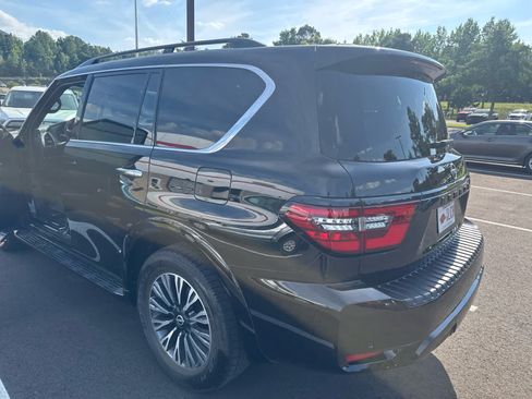 Used 2024 Nissan Armada SL w/ Midnight Edition Package AWD/4WD image 4