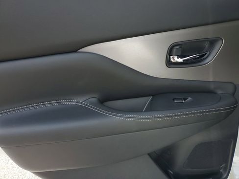 Used 2024 Nissan Murano SL FWD image 16