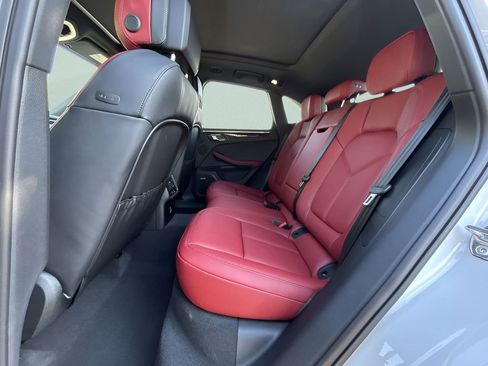 Certified 2025 Porsche Macan image 19