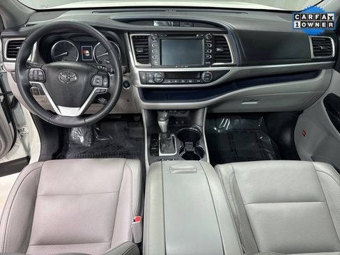 Used 2019 Toyota Highlander Limited image 17