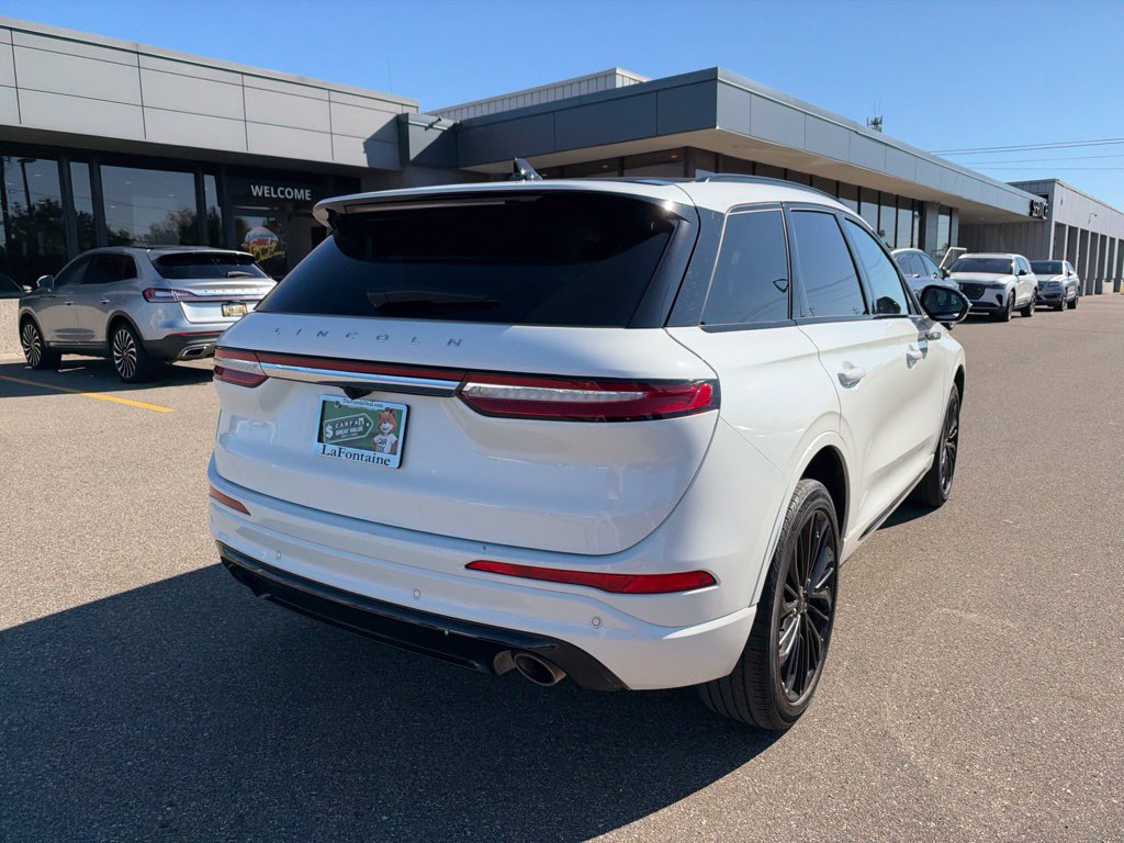 Used 2023 Lincoln Corsair Reserve w/ Equipment Group 201A AWD/4WD image 5