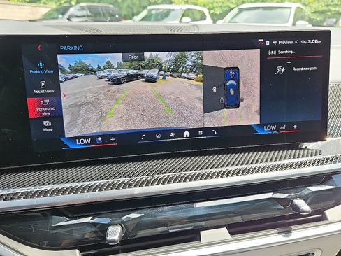 Used 2024 BMW X7 M60i w/ Executive Package image 17