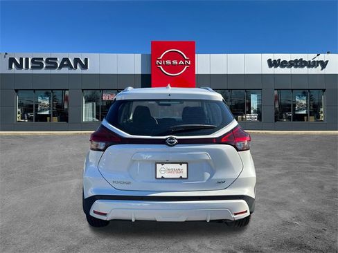 Used 2023 Nissan Kicks SV image 7