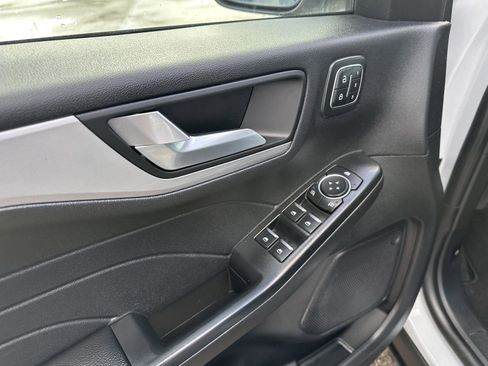 Used 2025 Ford Escape Platinum image 18