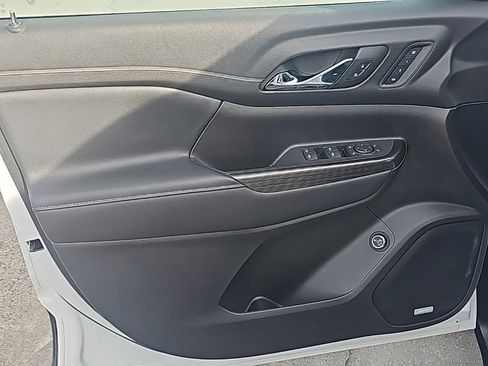 Certified 2022 GMC Acadia SLT w/ Elevation Edition image 11