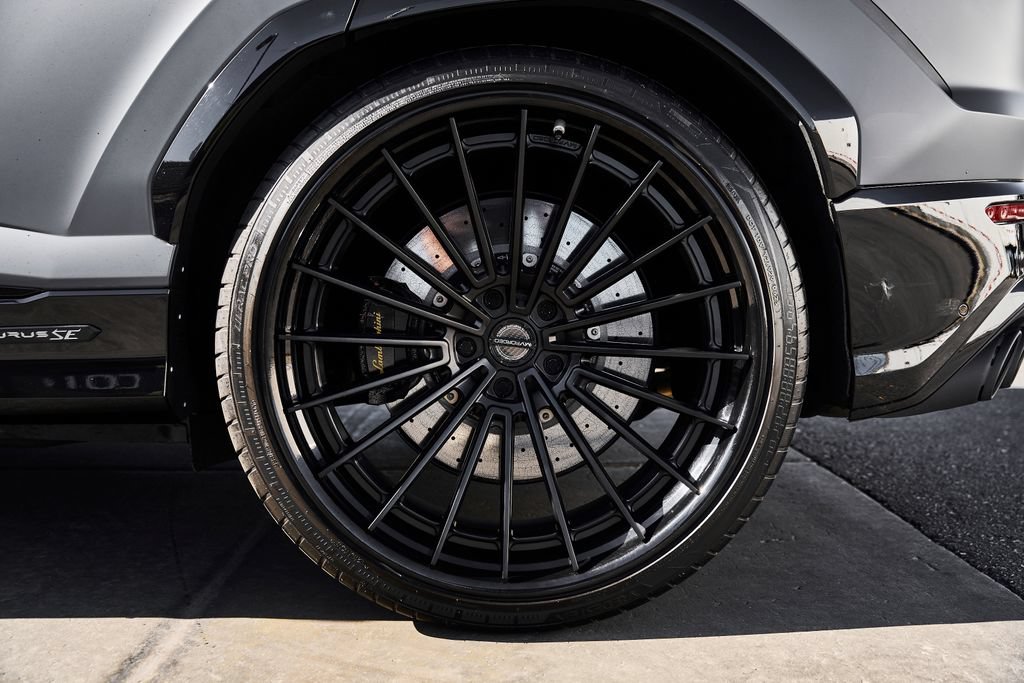 Used 2025 Lamborghini Urus SE AWD/4WD image 18