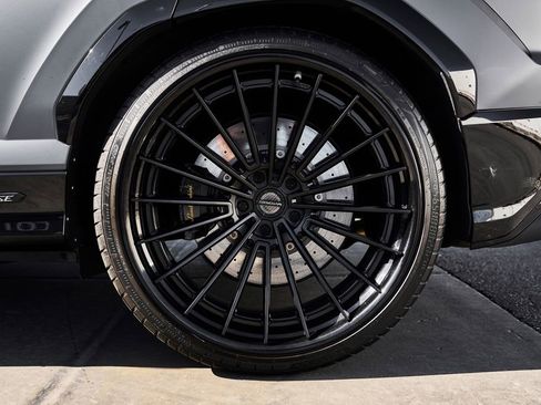 Used 2025 Lamborghini Urus Performante AWD/4WD image 18