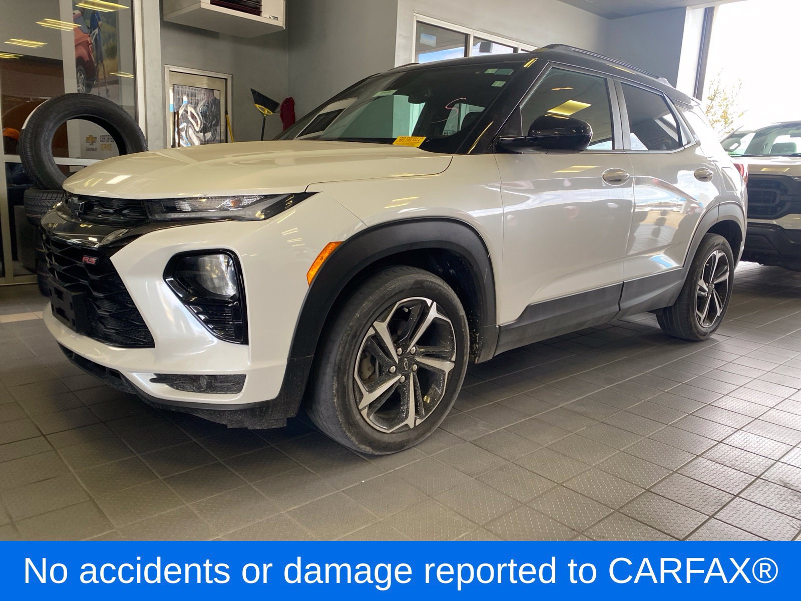 Used 2022 Chevrolet TrailBlazer RS w/ Convenience Package FWD image 2
