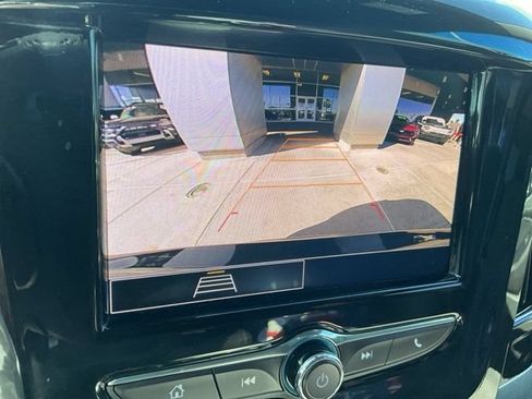 Used 2023 Chevrolet Traverse LT FWD image 17