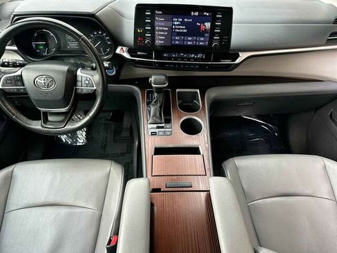 Used 2022 Toyota Sienna XLE image 15