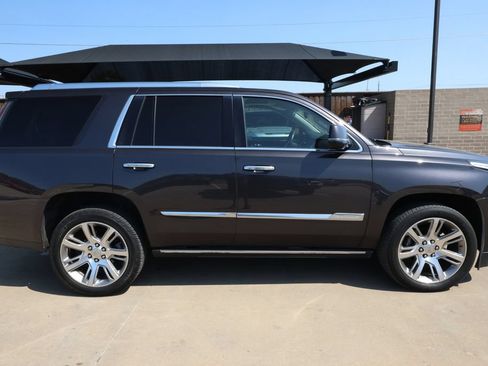 Used 2016 Cadillac Escalade Premium AWD/4WD image 4