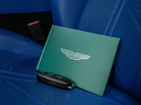 Used 2025 Aston Martin V8 Vantage Coupe image 37