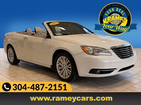 Used 2013 Chrysler 200 Limited image 1
