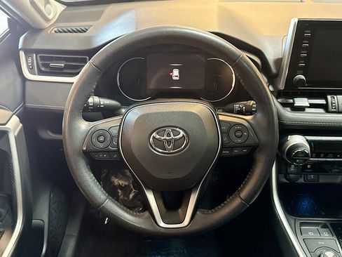 Used 2021 Toyota RAV4 Limited image 18