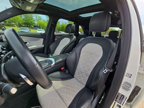 Used 2021 Mercedes-Benz GLC 300 4MATIC image 11