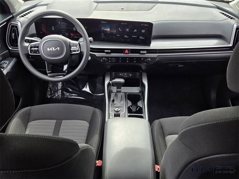 Used 2025 Kia Sorento LX image 13