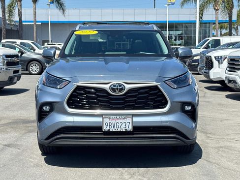 Used 2022 Toyota Highlander XLE image 2