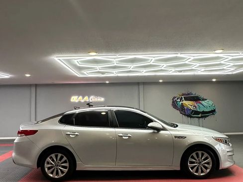 Used 2016 Kia Optima EX w/ Premium Package FWD image 7