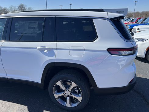 New 2026 Jeep Grand Cherokee L Limited AWD/4WD image 10