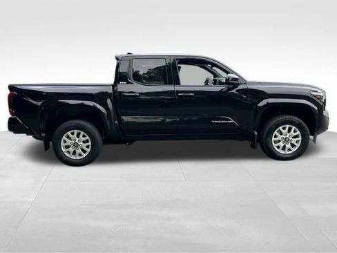 Certified 2025 Toyota Tacoma SR5 AWD/4WD image 6