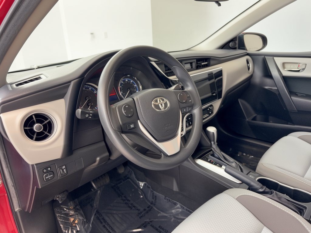 Used 2018 Toyota Corolla LE w/ Carpet Mat Package (TMS) FWD image 4