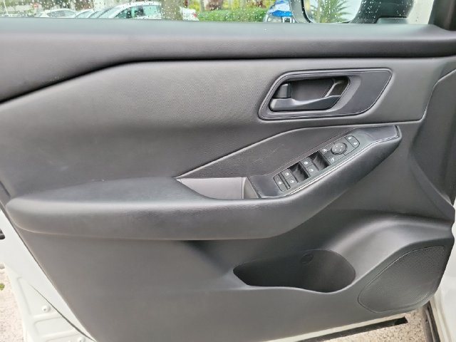 Used 2024 Nissan Rogue S FWD image 12