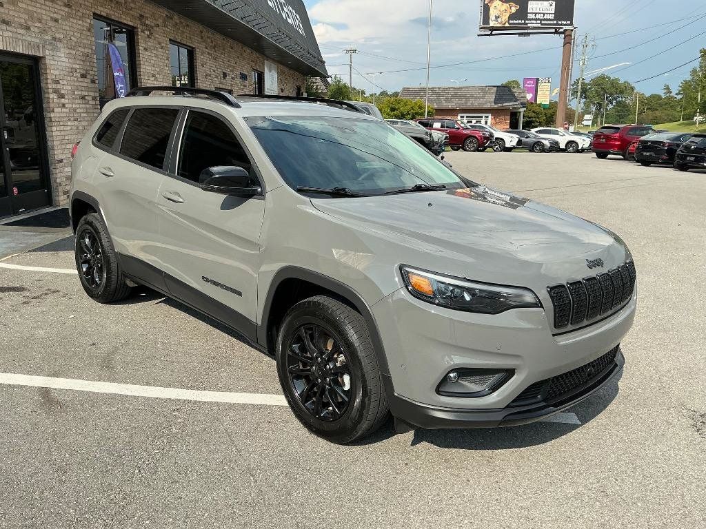 Used 2023 Jeep Cherokee Altitude Lux AWD/4WD image 8