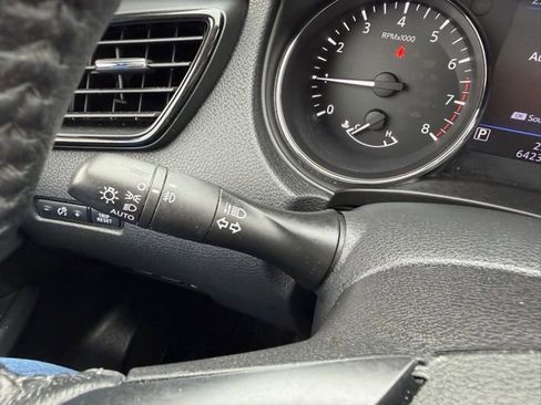 Used 2020 Nissan Rogue SL w/ Premium Package image 29