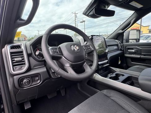 New 2026 RAM 2500 Big Horn AWD/4WD image 13