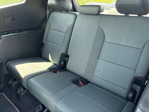 Used 2025 GMC Acadia AT4 AWD/4WD image 18