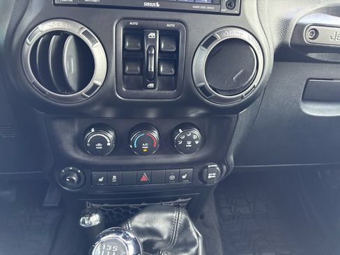 Used 2016 Jeep Wrangler Unlimited Sport AWD/4WD image 18