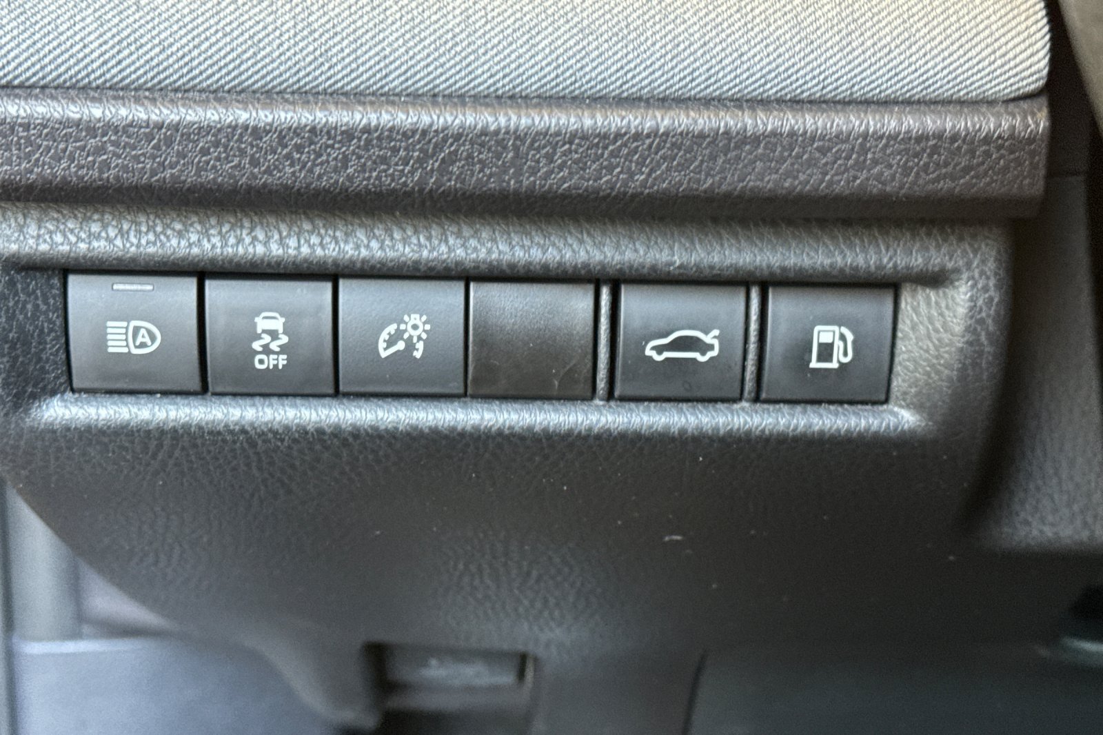 Used 2025 Toyota Camry LE FWD image 31