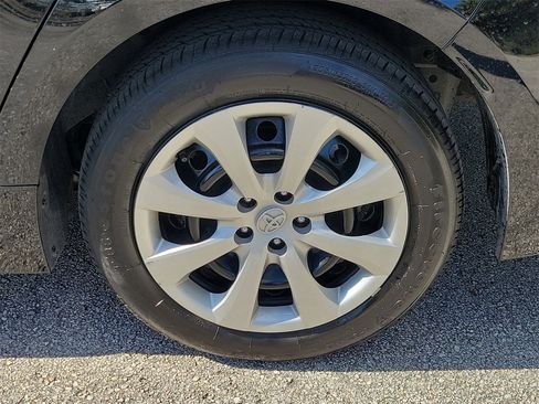 Used 2025 Toyota Corolla LE image 5