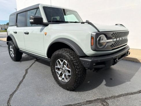 Used 2024 Ford Bronco Badlands AWD/4WD image 2