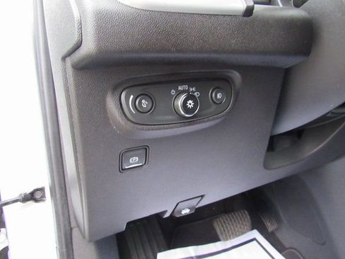 Certified 2020 GMC Terrain SLT w/ Preferred Package image 13