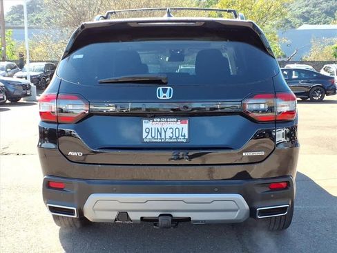 Certified 2025 Honda Pilot Touring image 5