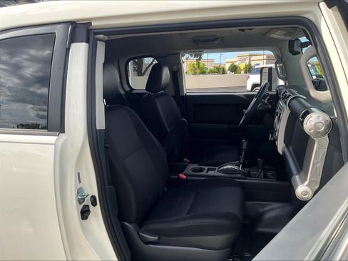 Used 2014 Toyota FJ Cruiser 4WD w/ Convenience Package image 9