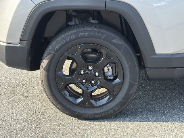 Used 2024 Jeep Compass Trailhawk AWD/4WD image 19