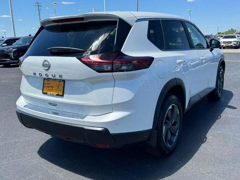 Certified 2026 Nissan Rogue SV FWD image 3