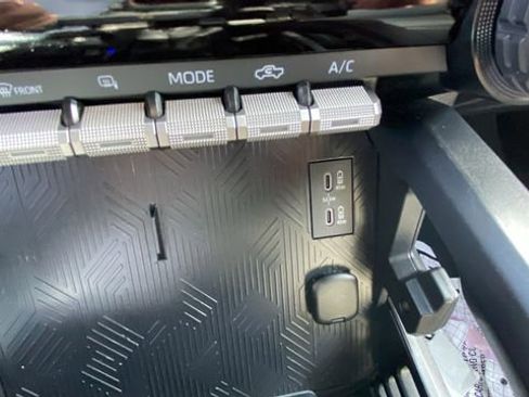 Used 2025 Toyota Tacoma TRD Off-Road image 28