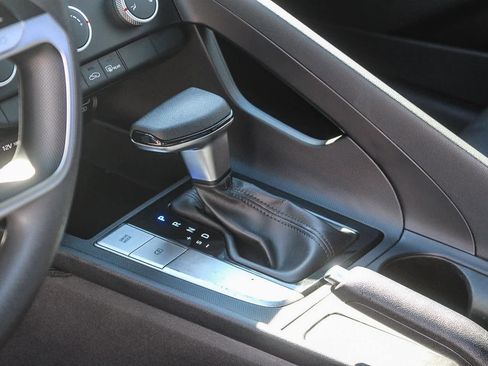 Used 2021 Hyundai Elantra SE image 24