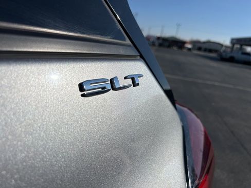 Used 2024 GMC Terrain SLT image 32