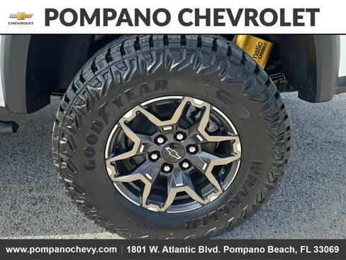 New 2026 Chevrolet Colorado ZR2 w/ Technology Package AWD/4WD image 7
