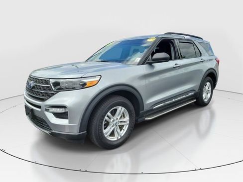 Used 2023 Ford Explorer XLT w/ Equipment Group 202A AWD/4WD image 36