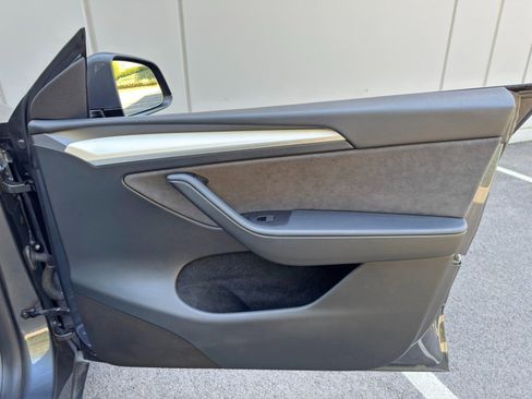 Used 2023 Tesla Model Y Long Range image 44