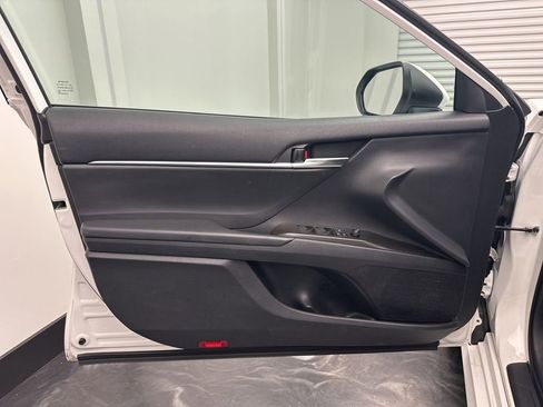 Used 2022 Toyota Camry SE image 16