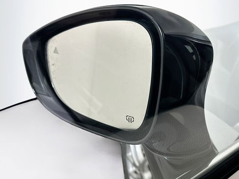 Used 2024 Chrysler Pacifica Touring-L image 16