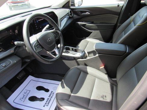 Used 2024 Chevrolet Trax ACTIV w/ Sunroof Package FWD image 8